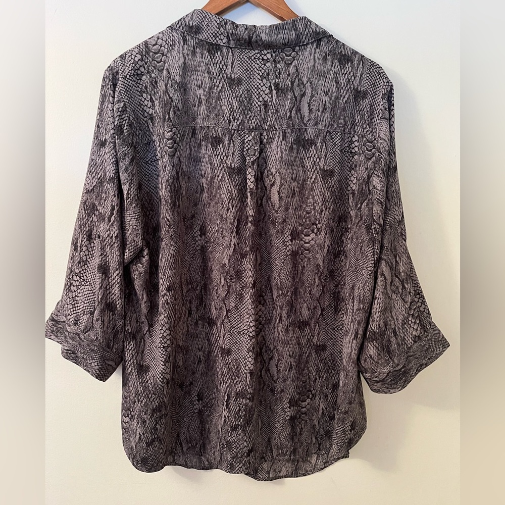 Torrid Snake Print Button Down Roll Tab Sleeves B… - image 2